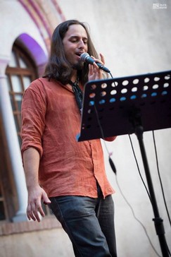 10- LiveAtVocalmenteLoopContest2015A.jpg